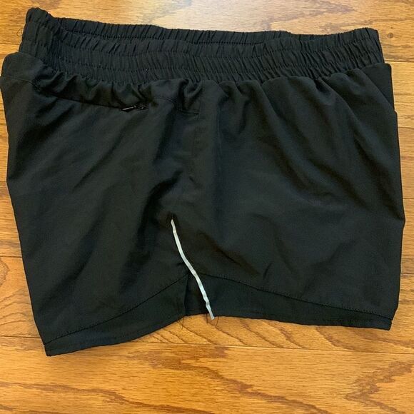ASICS Size Large athletic shorts black - Picture 4 of 8